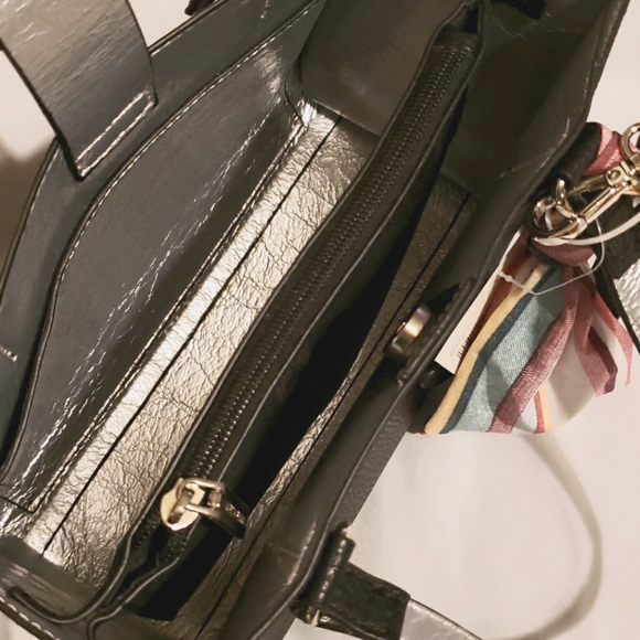 Ann Klein satchel with matching wristlet - Picture 2 of 4